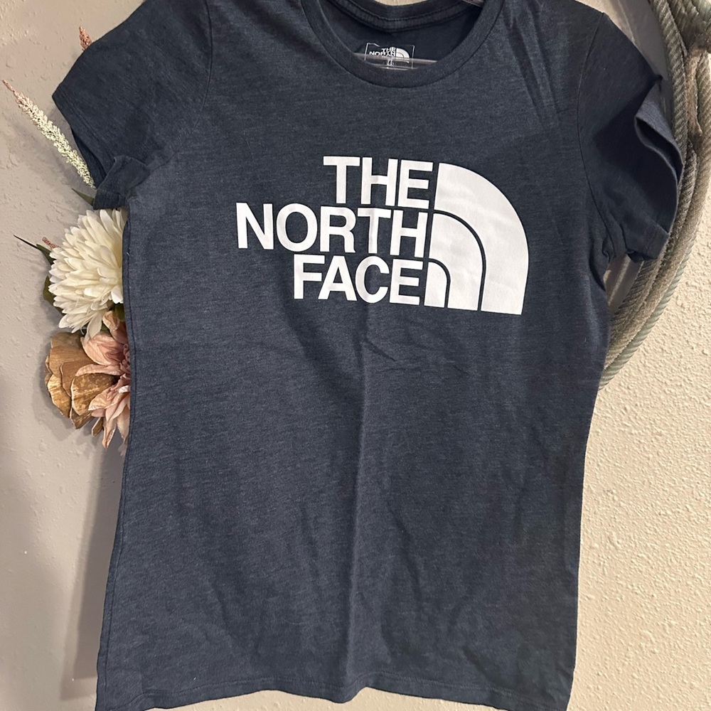 Women’s The North Face Dark Gray T-Shirt sz XS